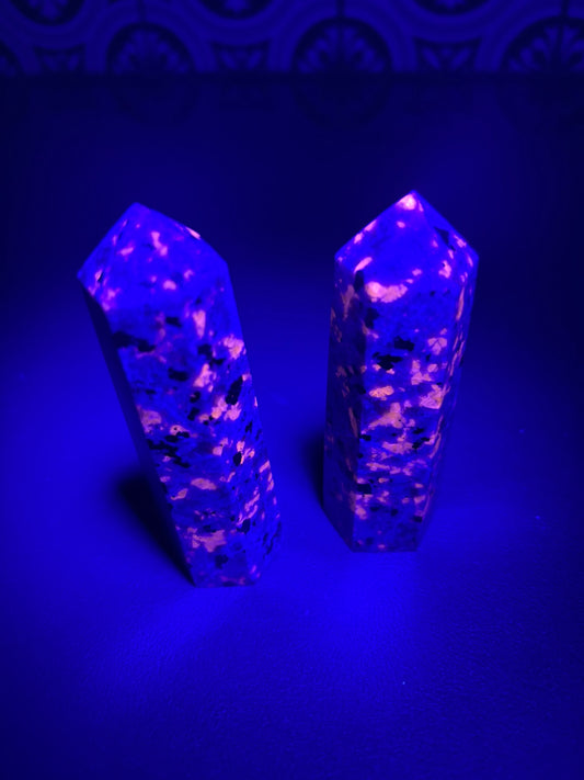 Yooperlite - Sodalite Syenite Polished Standing Tower